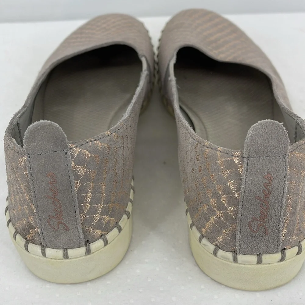 SKECHERS SIZE 7.5 Women's Slip-On Shoes in Metallic Bronze